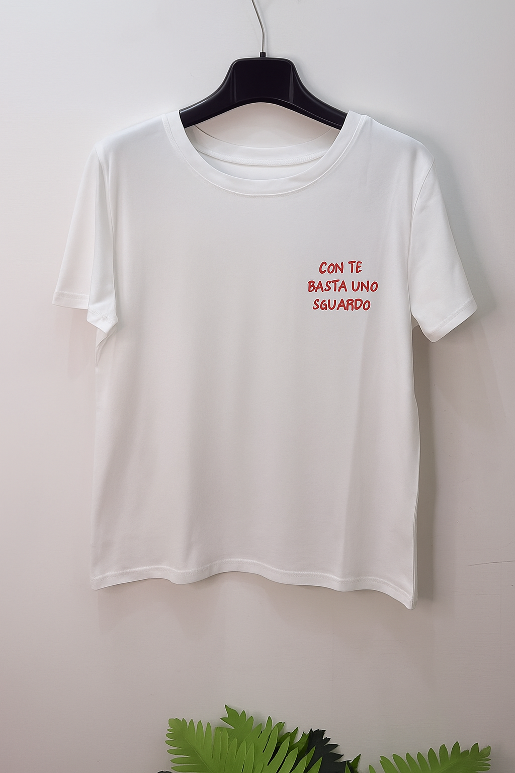 T-shirt “con te basta uno sguardo “